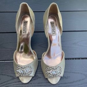 Badgley Mischka Womens Gold Bejeweled Heels 3.5 inch heel, size 8.5